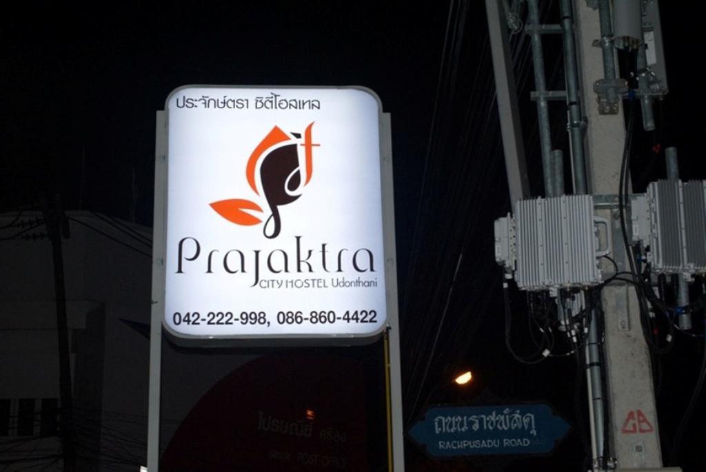 Prajaktra City Hostel Udon Thani Dış mekan fotoğraf