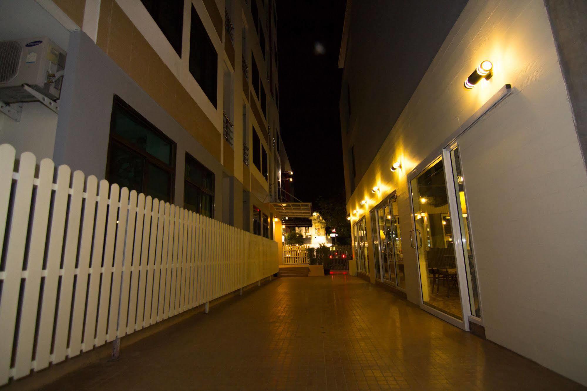 Prajaktra City Hostel Udon Thani Dış mekan fotoğraf