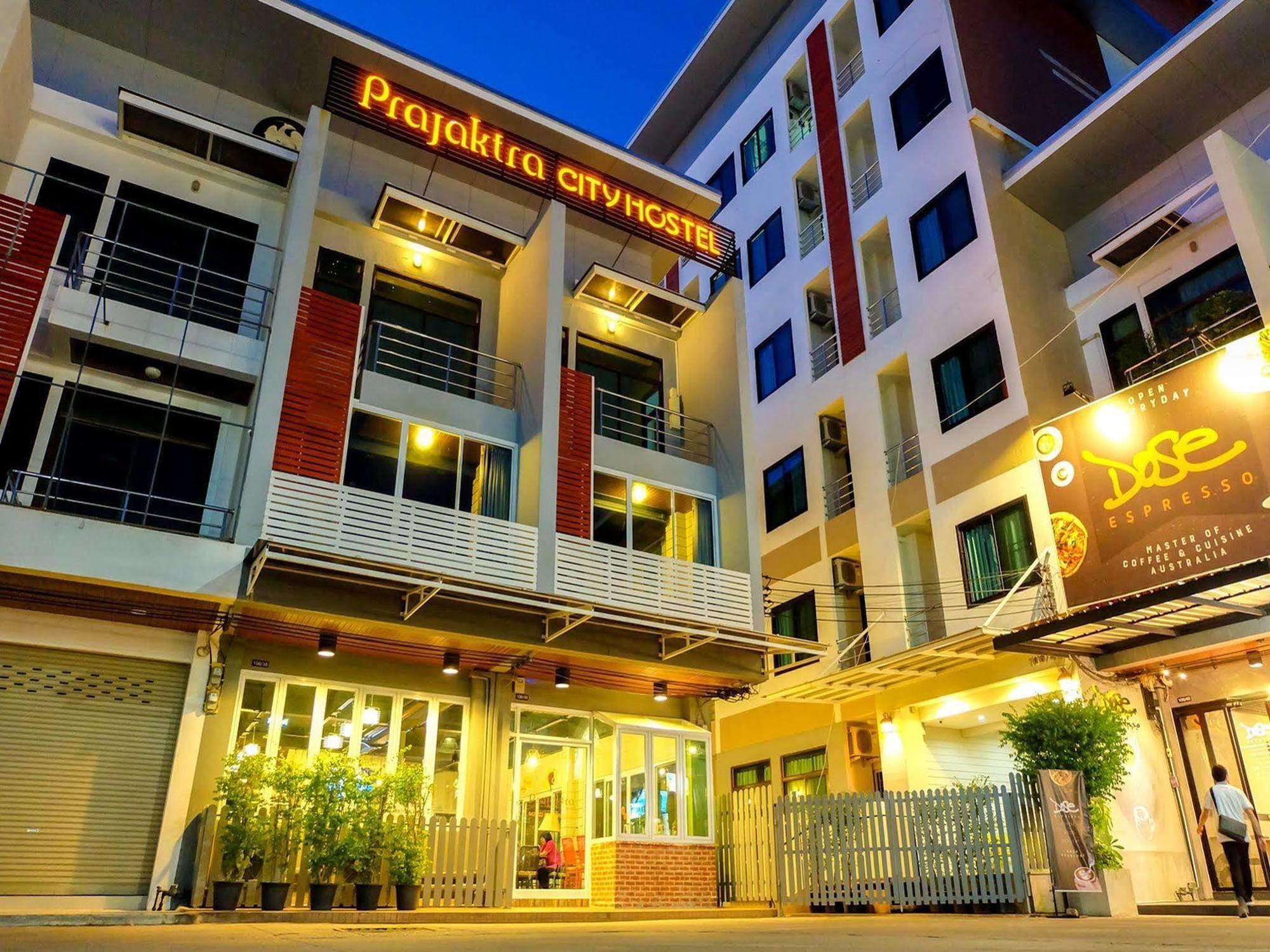 Prajaktra City Hostel Udon Thani Dış mekan fotoğraf